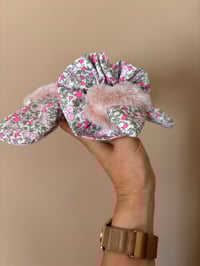 Image 2 of  DOUDOUS OIE FOURRURE ROSE