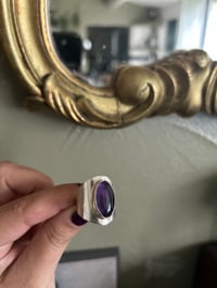 Image 5 of Belle bague de créateur des années 80-90, cabochon d’améthyste et argent massif, taille 55-56