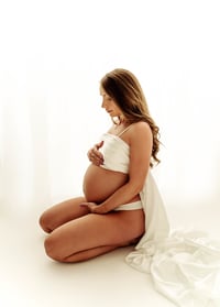Image 4 of MATERNITY SESSION