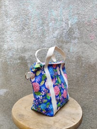 Image 5 of Bolso ALBAICÍN HORTENSIAS azul