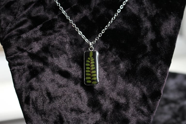 dead good maidenhair spleenwort Fern pendant Image 2