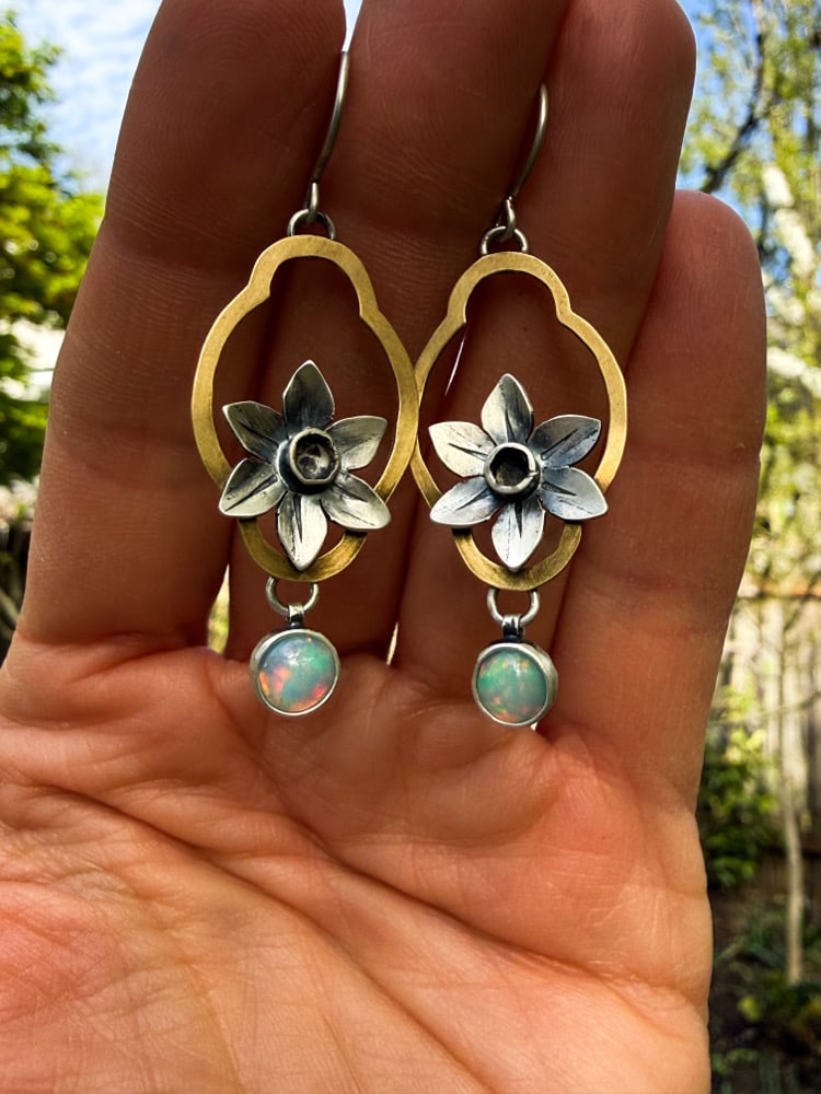 Image of Trumpet of Spring Daffodil Earrings