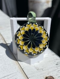 Image 3 of Queen bee