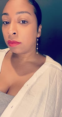 Dainty girl pearl drop earrings 