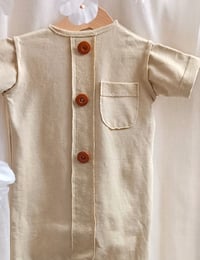 Image 2 of Photoshooting romper Lorenzo | sleeves | cold beige | sitter boys