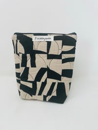 Image 1 of *EN STOCK* Trousse de toilette haute à poser intérieur enduit Matelassé noir et blanc