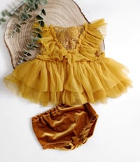 Image 3 of Sitter photo session set | Iris set 9-12 months | honey yellow