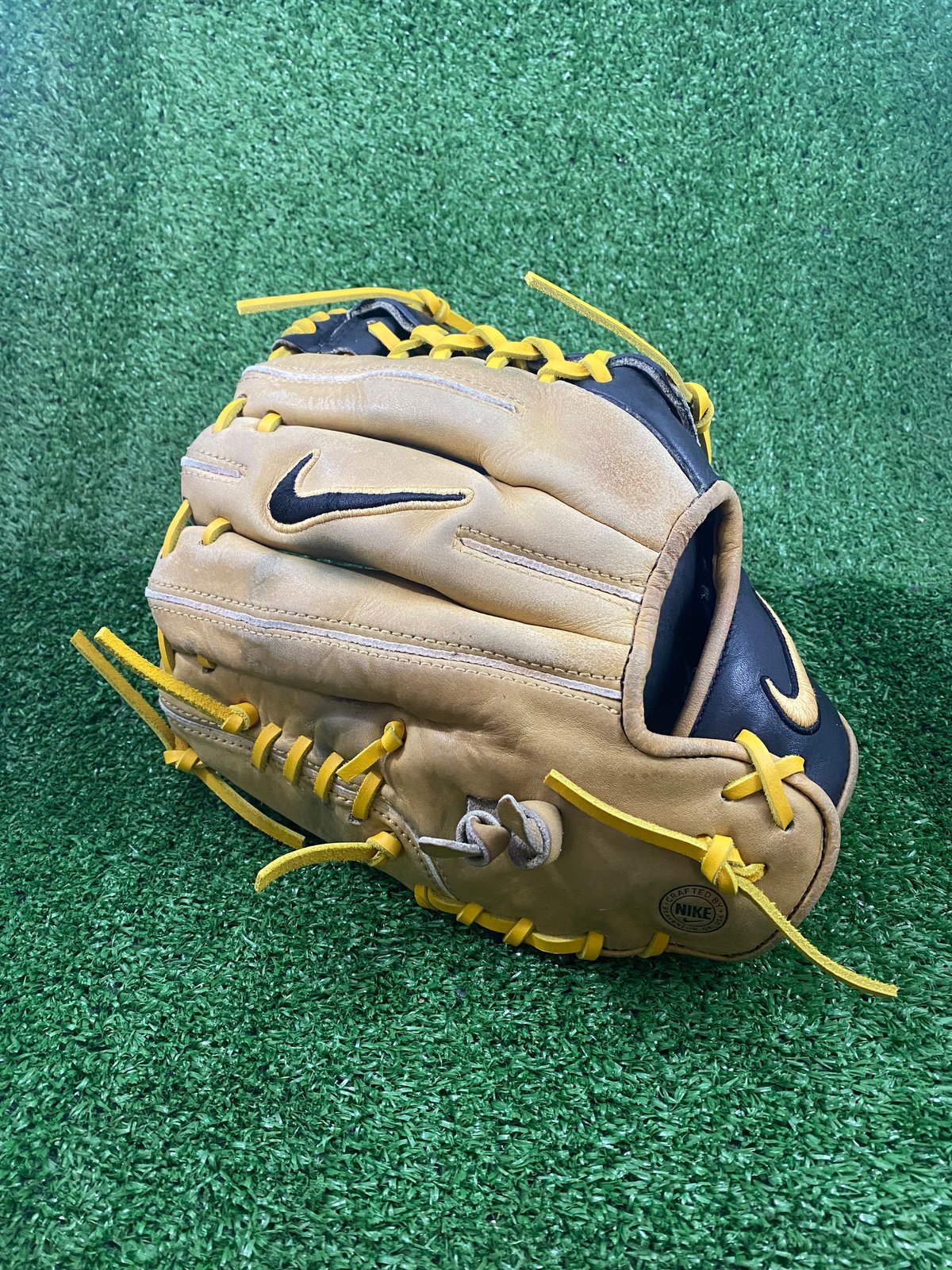 Nike diamond elite show baseball glove on sale