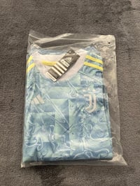 Image 3 of Juventus kit 