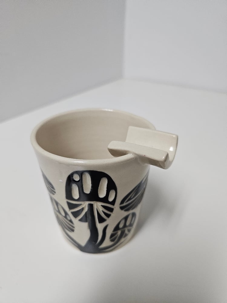 mushroom joint ashtray/paint cup (4)