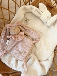 Image 2 of COUVERTURE LÉGÈRE BRODERIE BEIGE 3 OPTIONS 