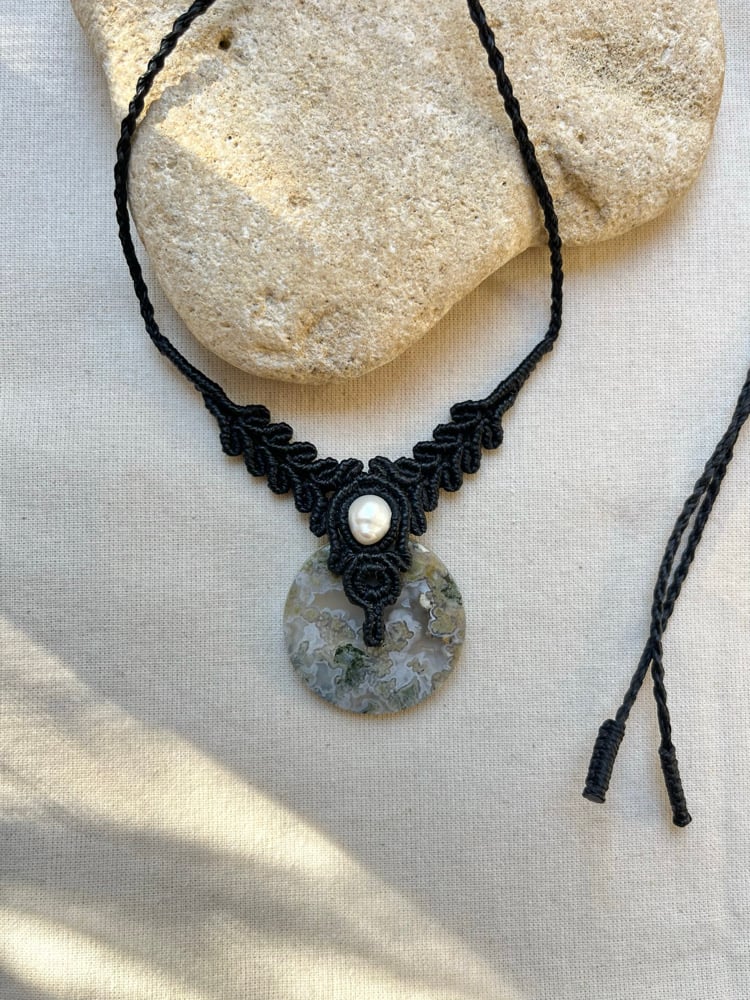 Image of Macrame necklace with moss agate and freshwater pearl 