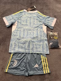 Image 2 of Juventus kit 
