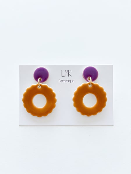 Image of Paire de boucles d'oreilles céramique FLORA violet et miel  