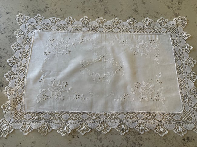 Rectangle white cut work lge doilies