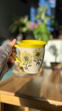 Image 4 of Sunflower mug 01