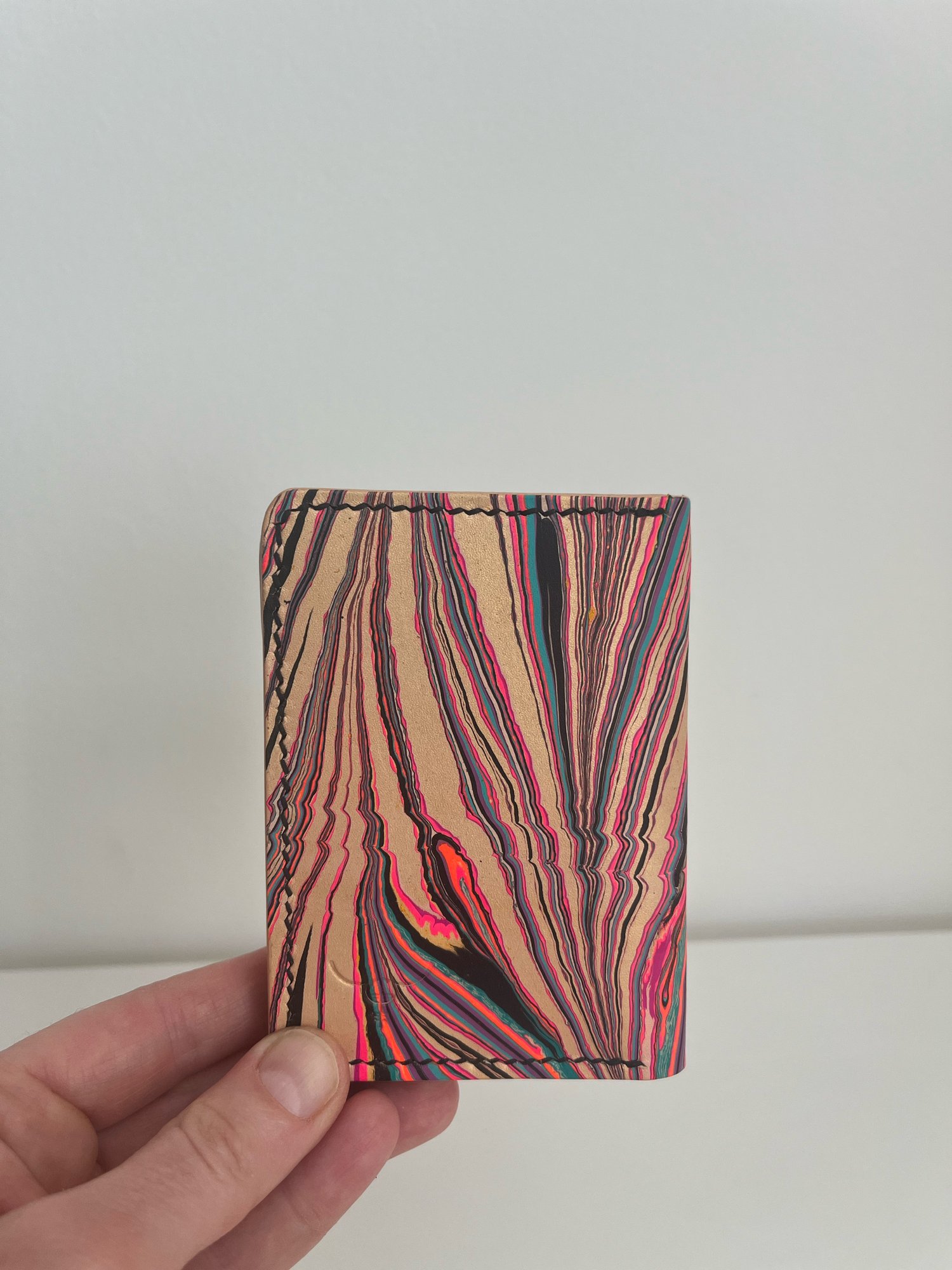 Image of Gold/Black Marbled Vertical Cardholder 