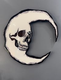 Skull moon