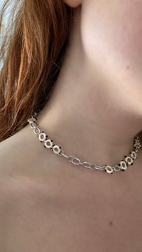 Image 1 of Chaîne en verre et argent