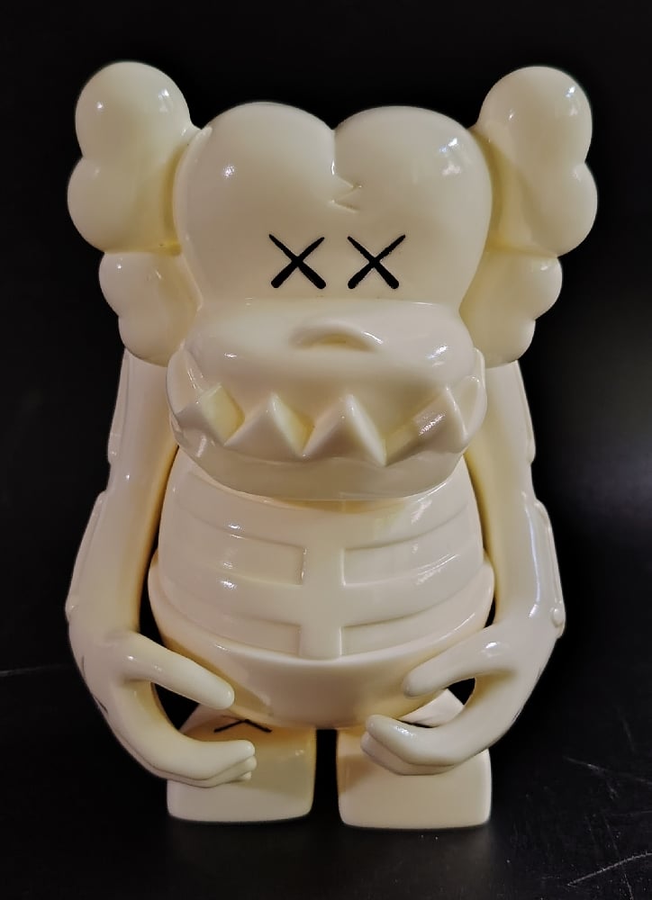 Kaws X Bounty Hunter Skull Kun | Galerie Parisot