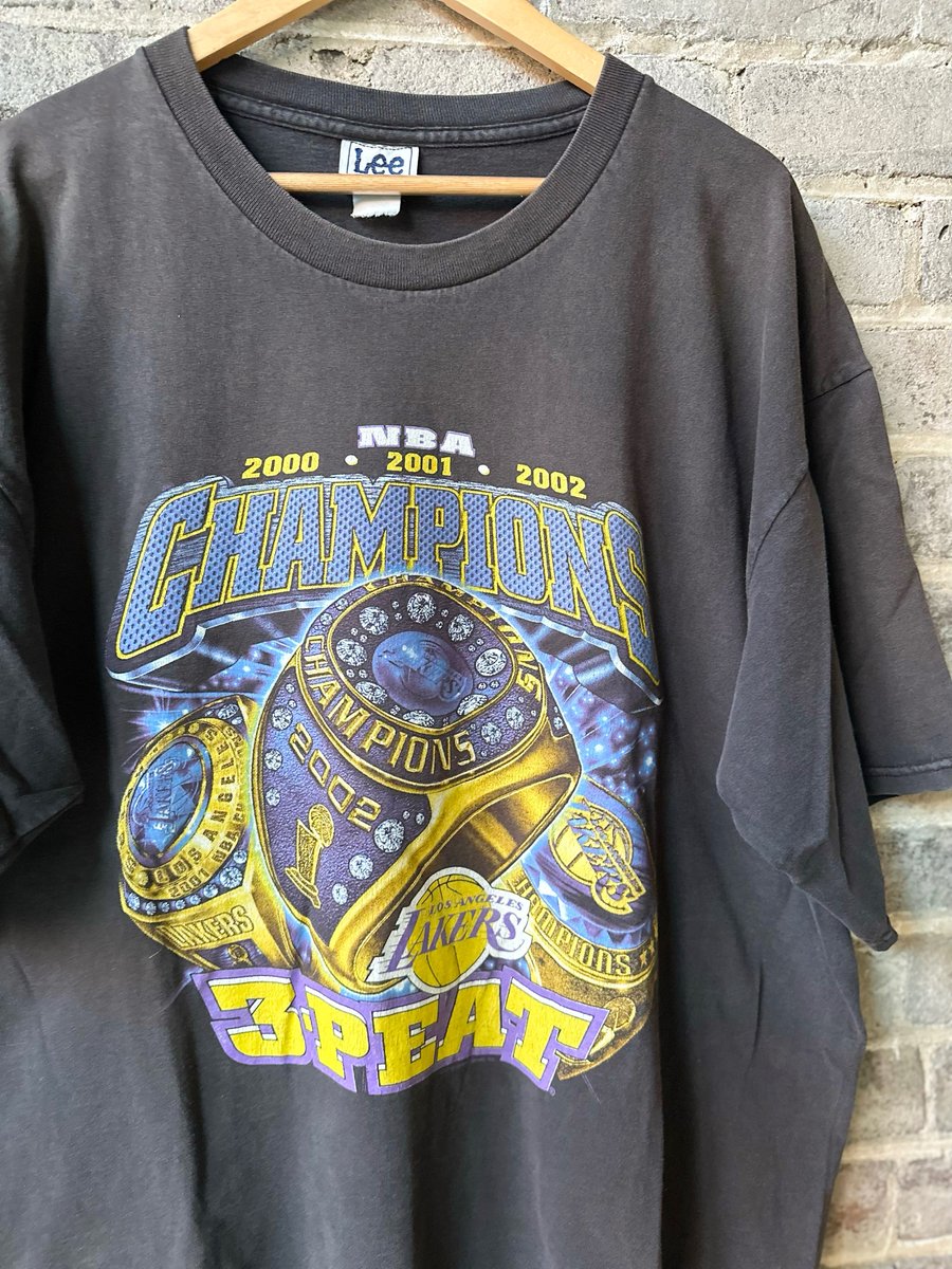 Image of 2002 VINTAGE “LOS ANGELES LAKERS 3 PEAT NBA CHAMPIONS“ SPORTS TEE, SIZE: XXL