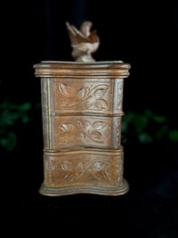 Image 12 of Incroyable coffre à bijoux, en bois sculpté, dite Forêt Noire, soie bleue, fin du 19ème s.