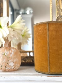 Image 3 of Ancienne corbeille en velours