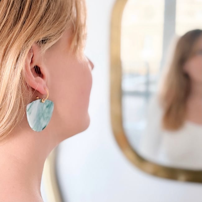 LOU  | Boucles d'oreilles en acier inoxydable doré & grand pendentif en acétate
