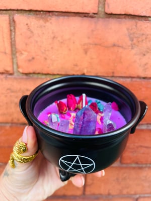 Image of Cauldron candle 24