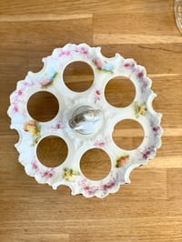 Image 2 of Ancien oeufrier en porcelaine