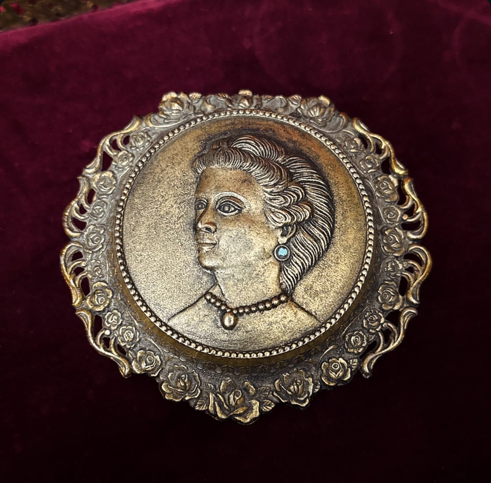 Image of Vintage Gold Jewelry Music Box