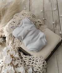 Image 1 of Photoshooting newborn boys bodysuit Robbie| light gray