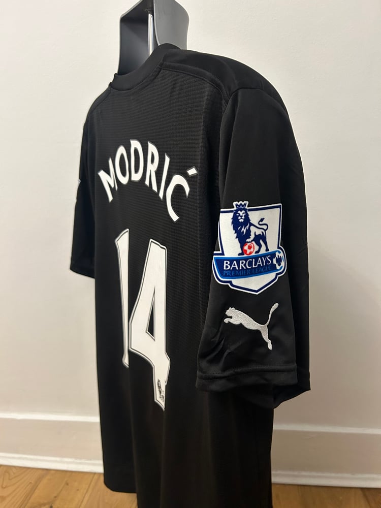 Image of Tottenham Hotspur “MODRIC 14” 2011/12 Third Shirt + patches (L)