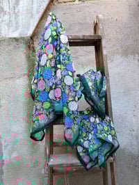 Image 4 of Pañuelo HORTENSIAS verde