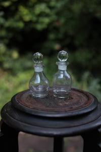 Image 2 of Öl und Essigfläschen, Glas, mit geschliffenen Kristallstöpseln