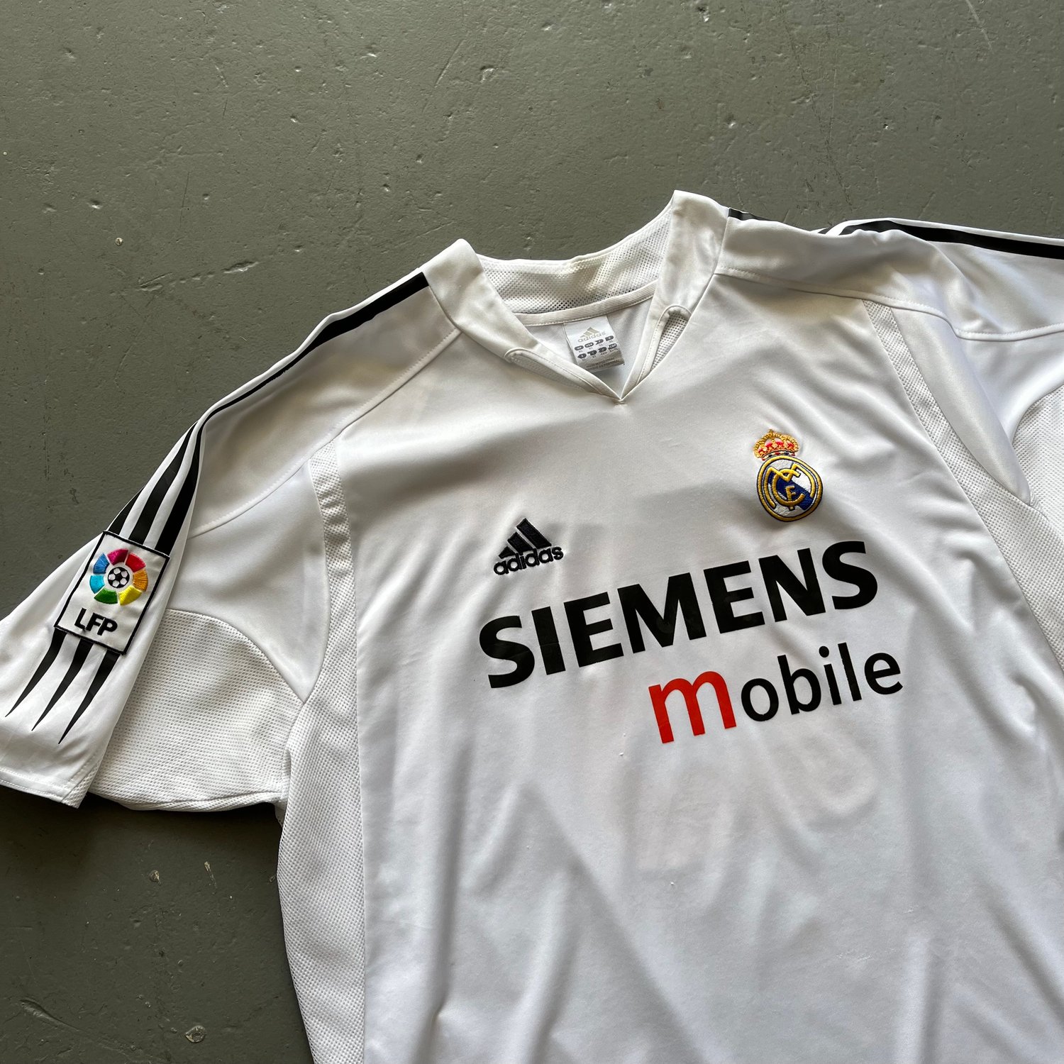 Image of 04/05 Real Madrid home shirt size xl Beckham 23 