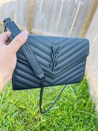 Image 1 of Bella Deluxe