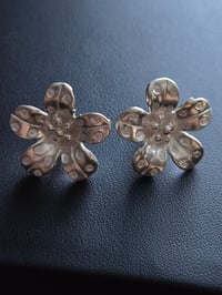 Image 4 of Daisy Stud Earrings