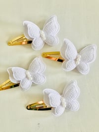 Butterfly pearl clip