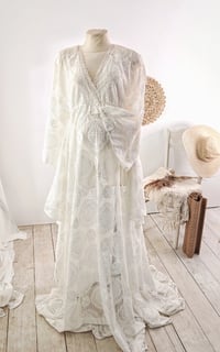 Image 4 of Off white lace dress for photoshoots | Colette | size M | off white | maternity photo props