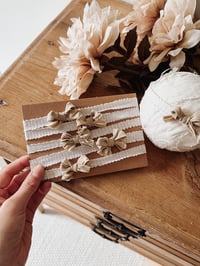 Image 3 of Simple sandy bow