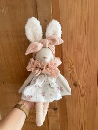 Image 1 of LAPINE MOYEN MODÈLE ET SES CHAUSSETTES