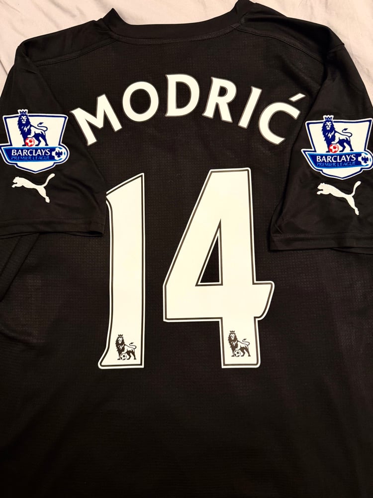 Image of Tottenham Hotspur “MODRIĆ 14” 2011/12 Third Shirt + PL patches 