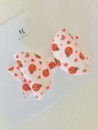 Love bug bow 
