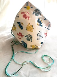 Image 2 of Bento Yarn Keeper 👚 