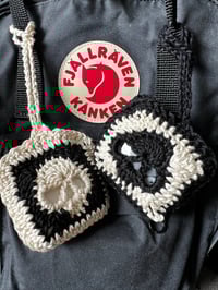 Image 2 of skull crochet headphone case 