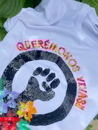 Image 6 of Camiseta bordada a man. QUERÉMONOS VIVAS! Varias tallas.