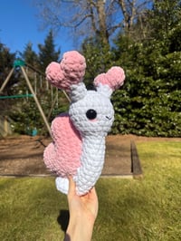 Image 2 of bubblegum pink heart snail