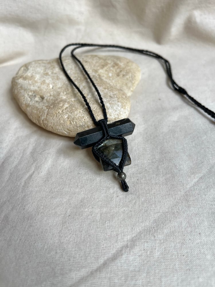 Image of Macrame pendant with labradorite and tourmaline 