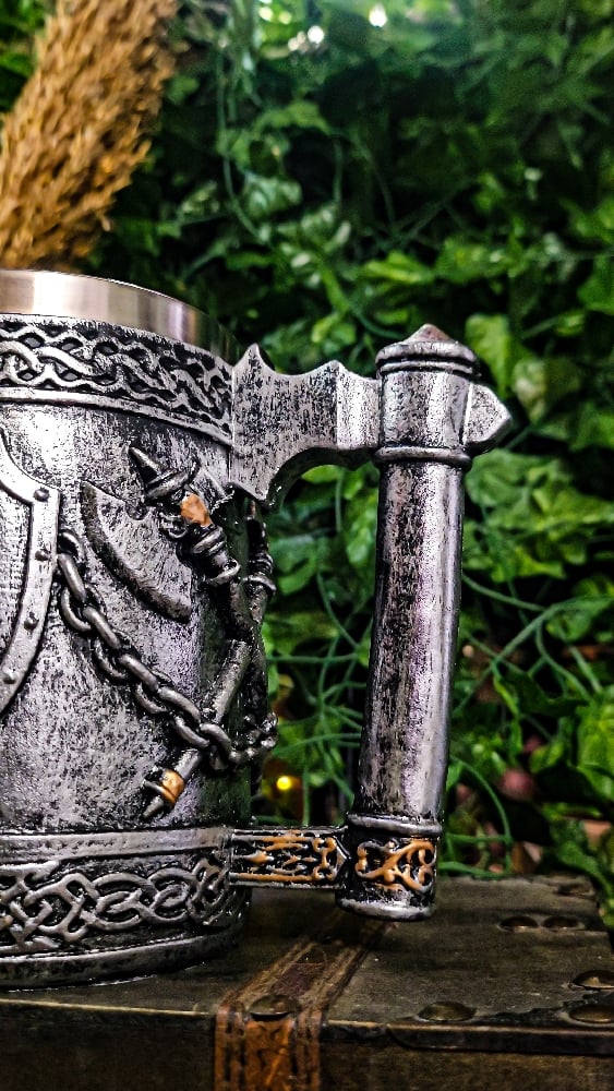 👑The Armored Kingdom Roaring Lion Crest Mug 